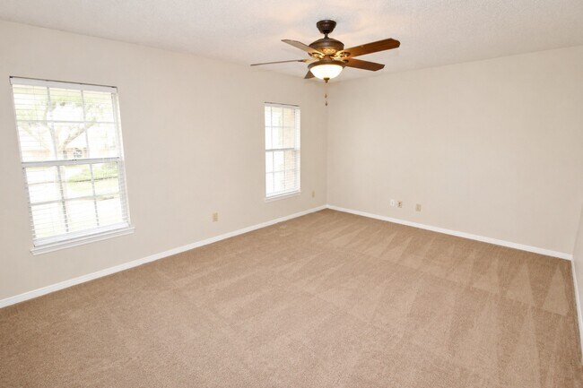 Foto del edificio - 3331 Oak Branch Ln