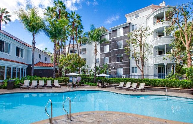 Take a dip in our swimming pool - The Villas at Park La Brea