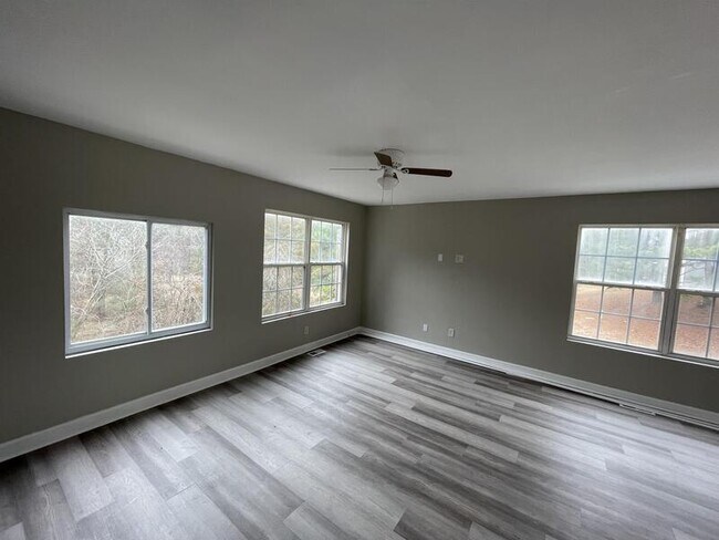 Foto del edificio - 316 Kilarney Dr