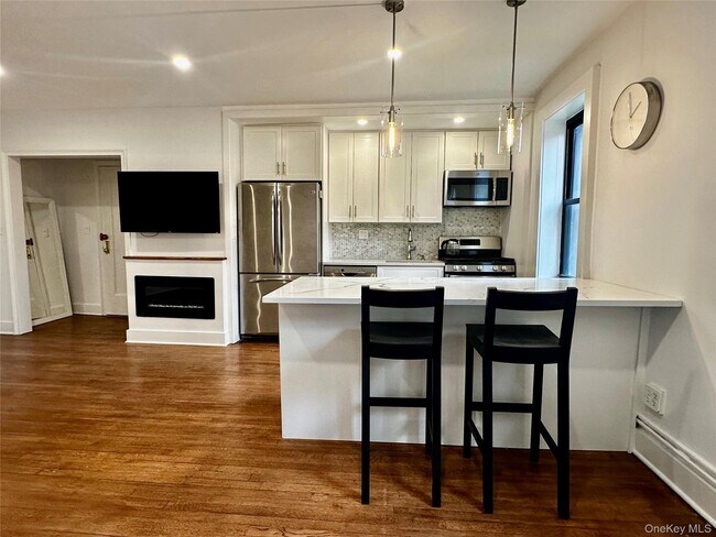 Foto del edificio - 4810 Boston Post Rd