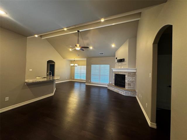 Building Photo - 250 Southlake Dr