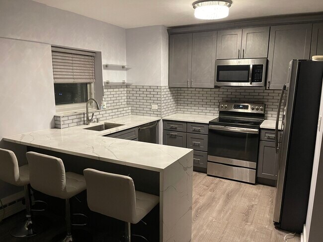 Building Photo - 4980 N Marine Dr