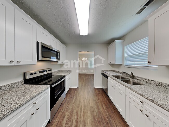 Foto del edificio - 621 Everlasting Way