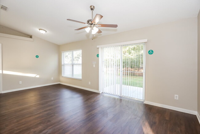 Foto del edificio - 12148 Woodglen Cir