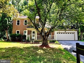 Building Photo - 2205 Blue Valley Dr