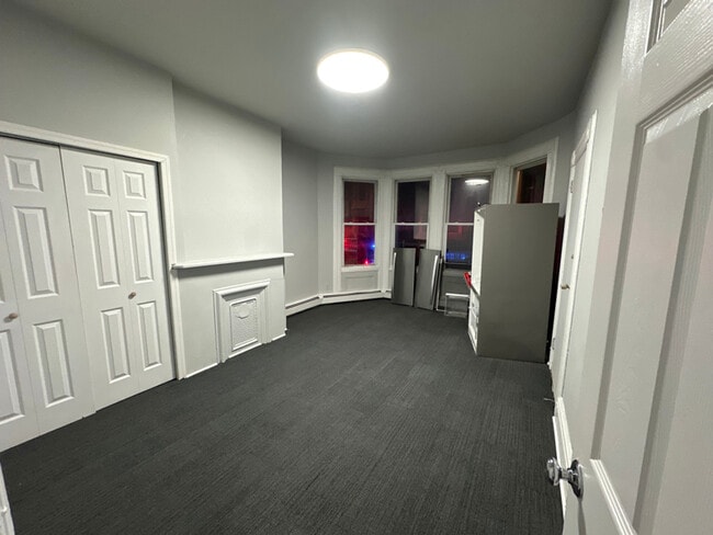 Building Photo - 15 Pennington St