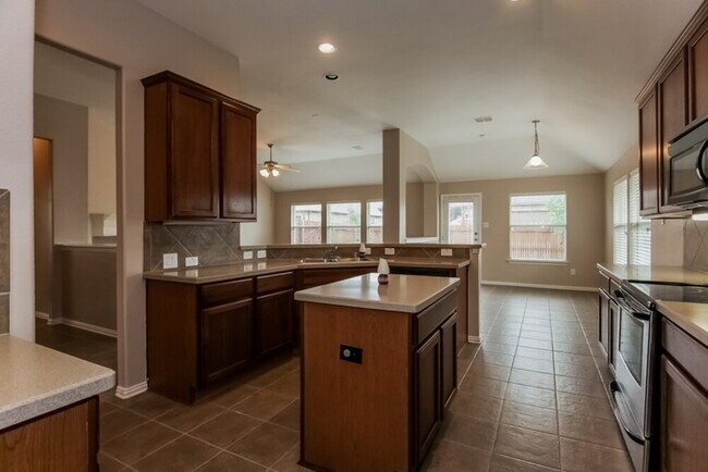 Foto del edificio - 1141 Lakeside Dr