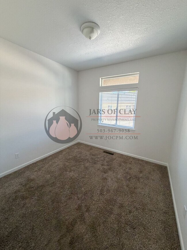 Foto del edificio - Modern West Salem Home: Central AC, 2-Car Garage & Washer/Dryer