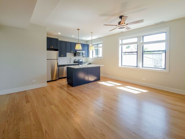 Foto del edificio - 2020 W Montrose Ave