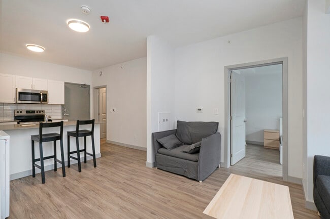 013_168_division_st._unit_203-3 - Mural Kingston