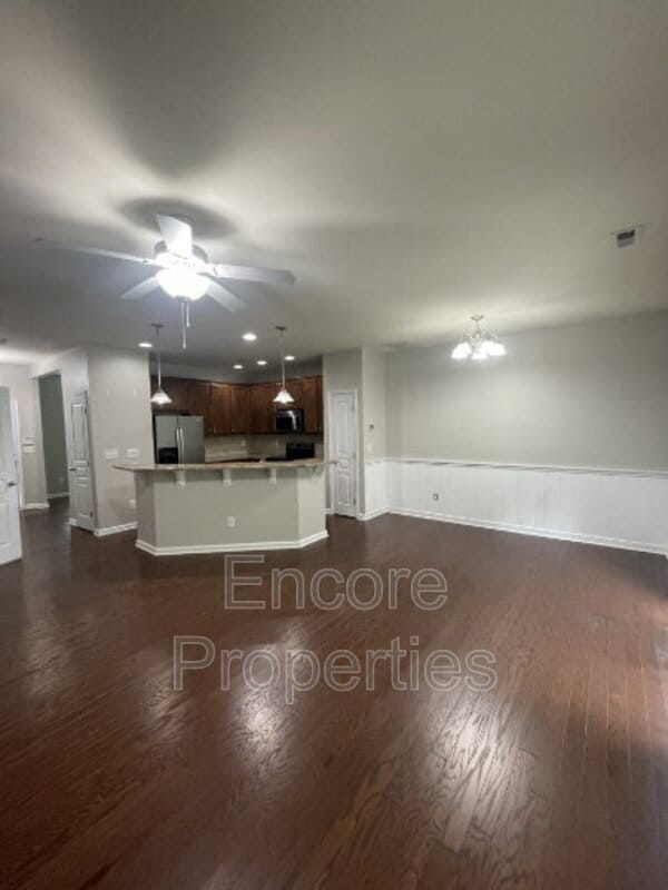 Foto del edificio - 1200 Grace Point Rd