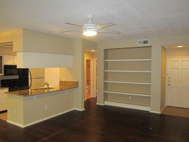 Foto del edificio - 4711 Spicewood Springs Rd
