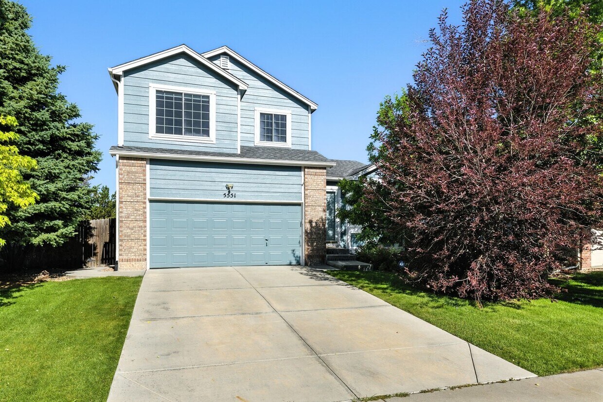Primary Photo - Beautiful, Well-Maintained 4 Bed/4 Bath Ho...
