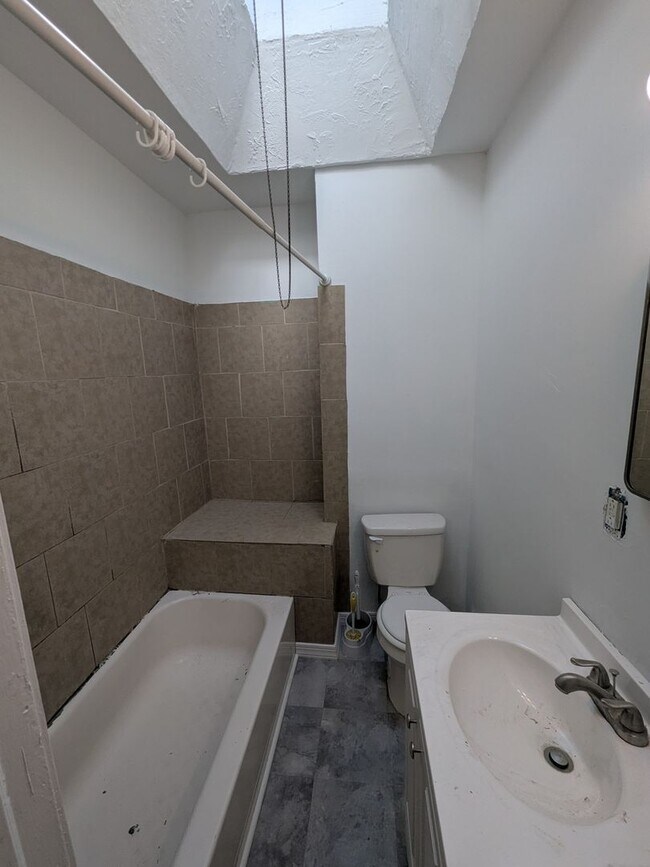 Foto del edificio - Remodeled Home - Frankford