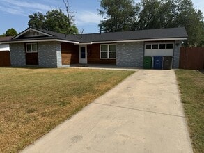Building Photo - 5018 Village Way