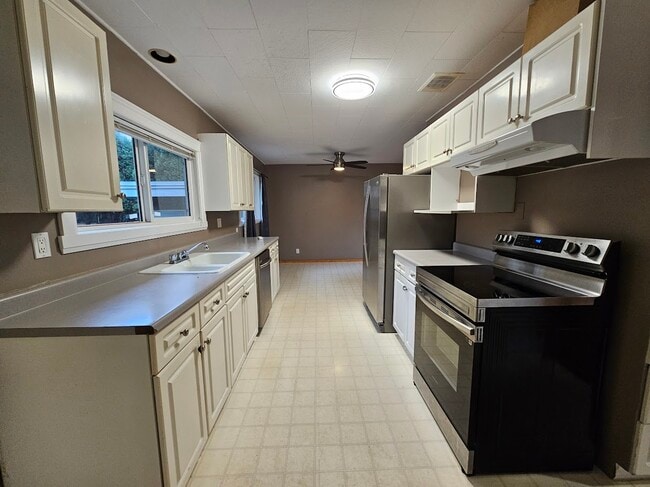 Photo du bâtiment - 34126 George Ferguson Way