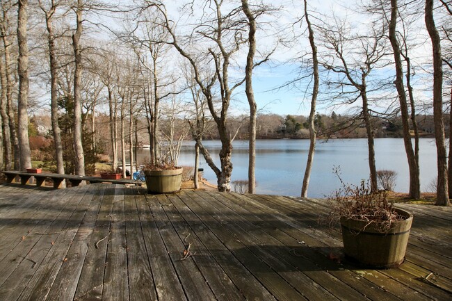 Building Photo - 125 Lakeside Dr E