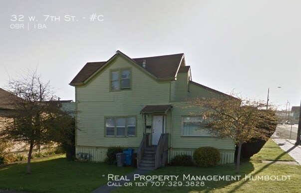 Building Photo - This Victorian Studio is Upstairs!