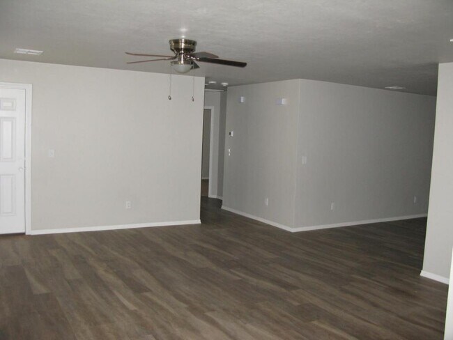 Building Photo - 11721 Surrey Hills Blvd, Yukon, OK. 73099
