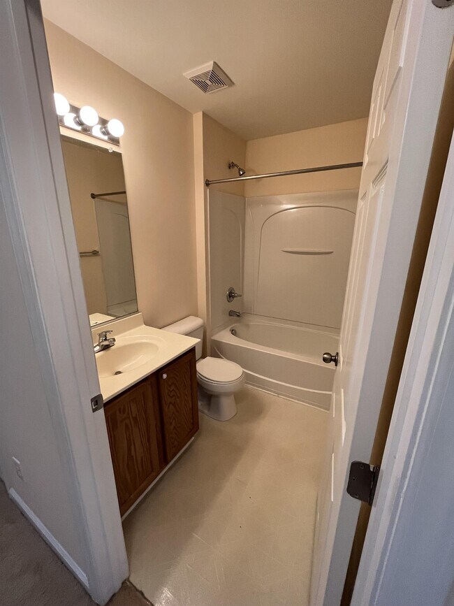 Building Photo - 8621 Neuse Club Ln