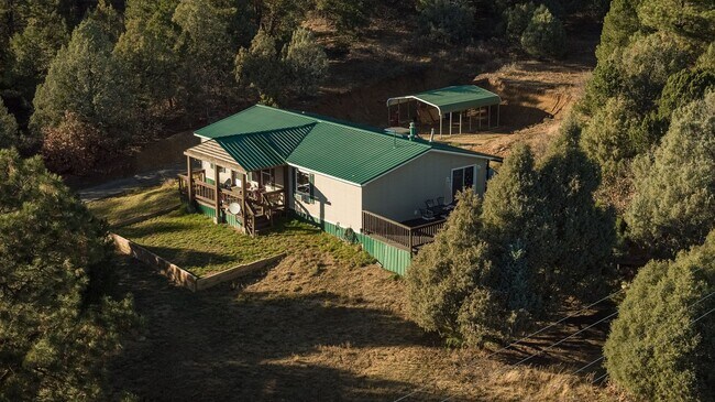 Foto del edificio - 352 Spring Rd