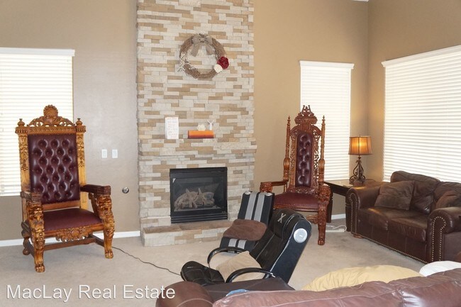 Building Photo - 4251 E Carriage Way