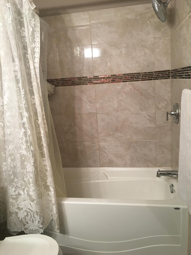Building Photo - 3 Bed 1.5 Bath Unit in Didsbury, AB