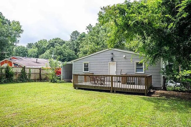 Building Photo - Room in House on Jackson Dr