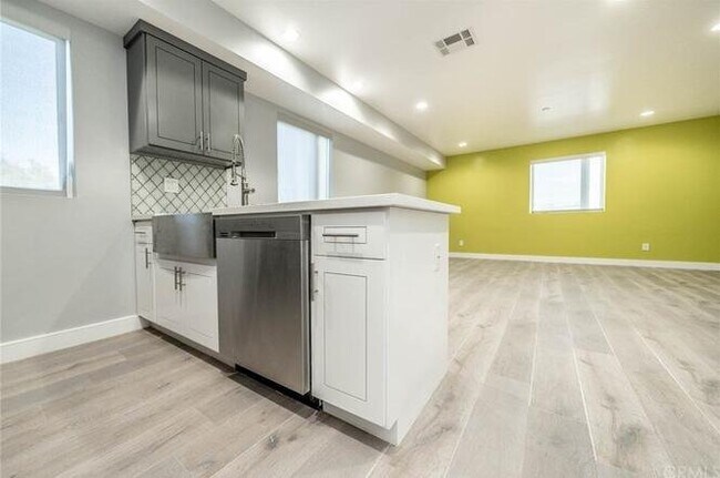 Foto del edificio - 4820 St Charles Pl