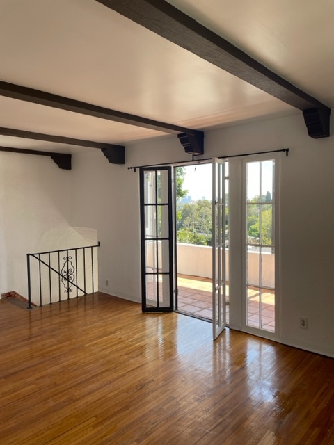 Living Room - 3205 Berkeley Ave