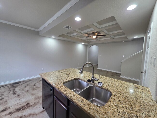 Building Photo - Town home for rent