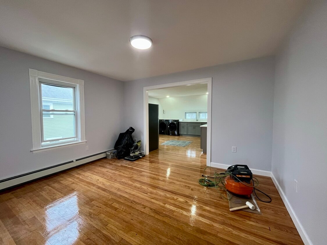 Primary Photo - 6 Bromfield St