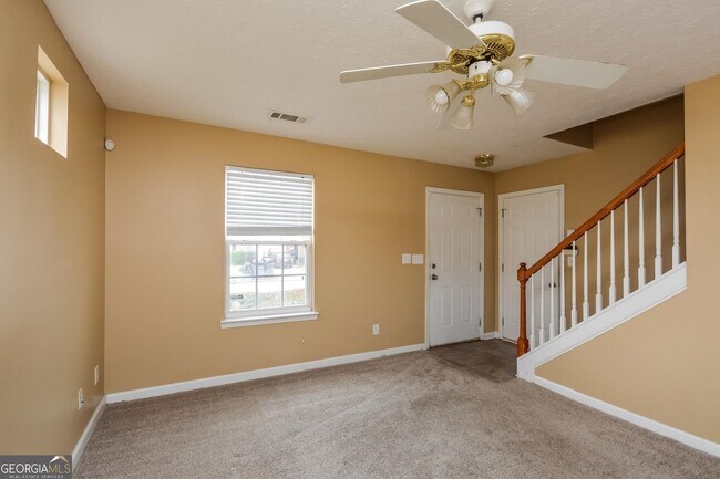 Building Photo - 155 Meadowridge Dr