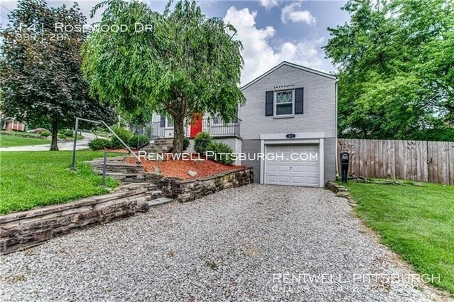 Building Photo - Gorgeous single in Penn Hills