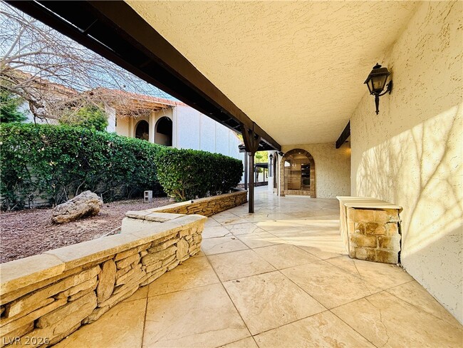 Building Photo - 3416 Cll Del Torre