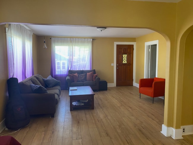 Building Photo - 1015 Laughlin St