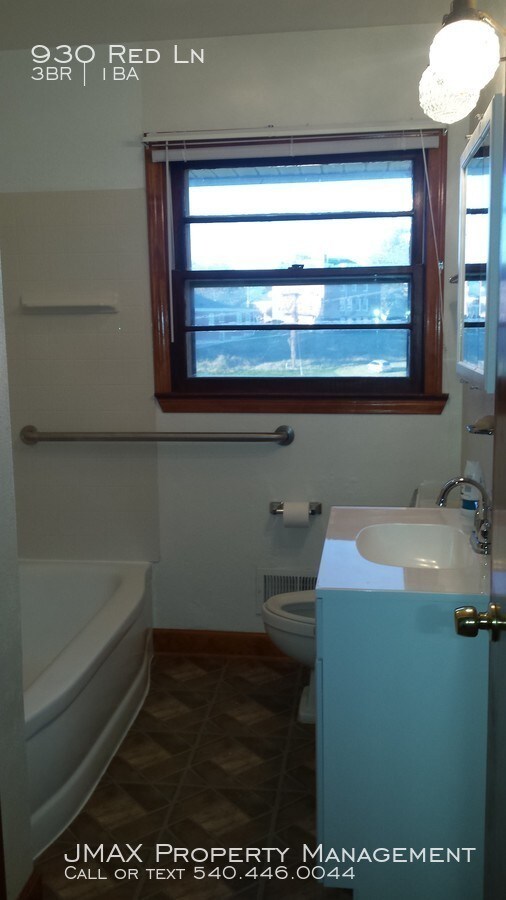 Building Photo - Salem 3 bedroom brick ranch