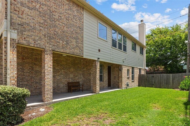 Foto del edificio - 2723 Wallingford Pnes