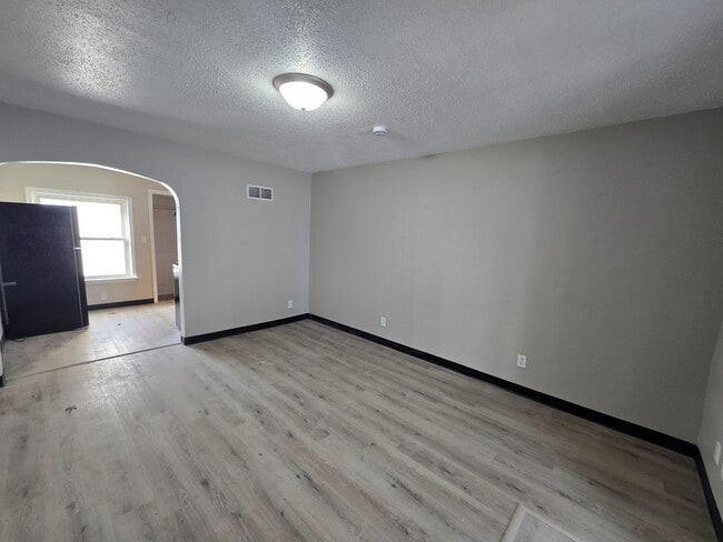 Building Photo - 1123 N Barclay St