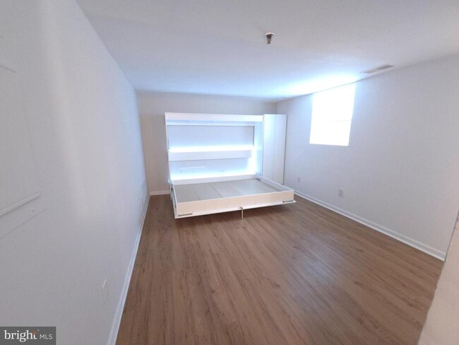Foto del edificio - 922 Montgomery Ave