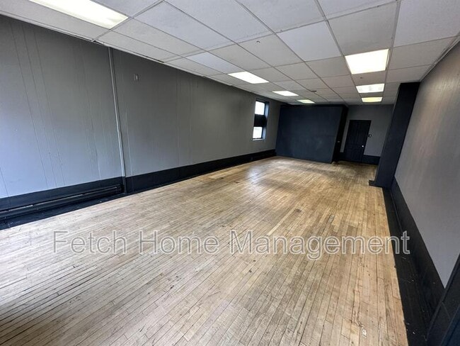 Foto del edificio - 107 E Main St