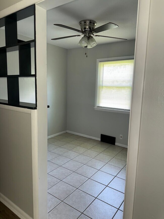 Foto del edificio - 3315 S Mt Carmel Ave