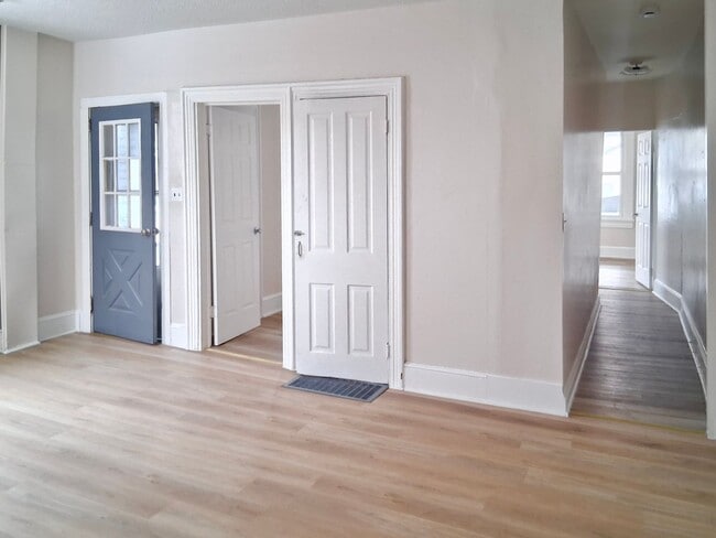 Building Photo - Updated 2 Bedroom Apartment FOR RENT in Bridgeton NJ $1400