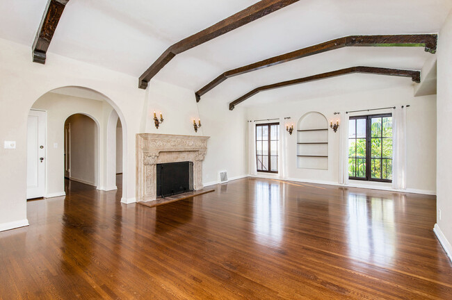 Building Photo - 846 S Lucerne Blvd