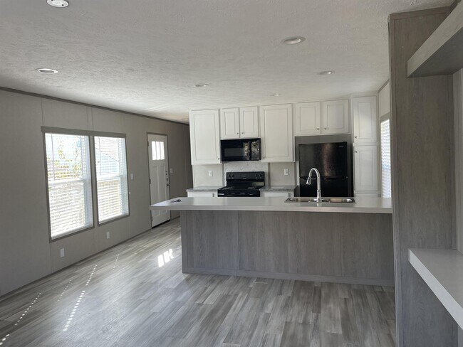 Building Photo - 525 Homer Ave