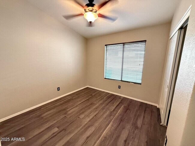 Foto del edificio - 3518 W Charlotte Dr
