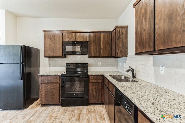 Building Photo - 2416 Alterman Dr