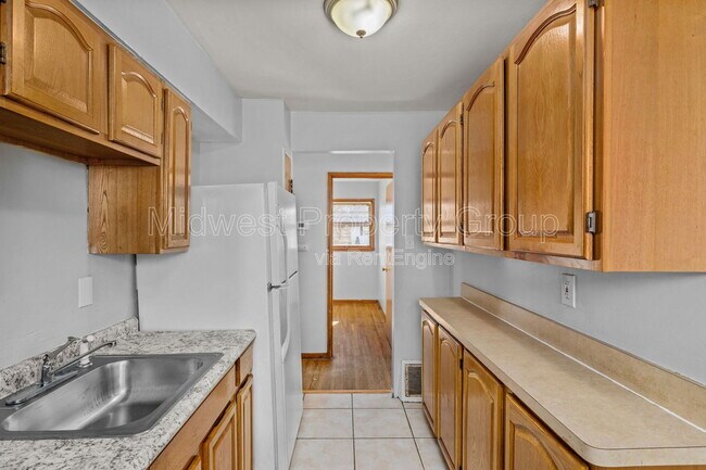 Foto del edificio - 405 Cameron Rd