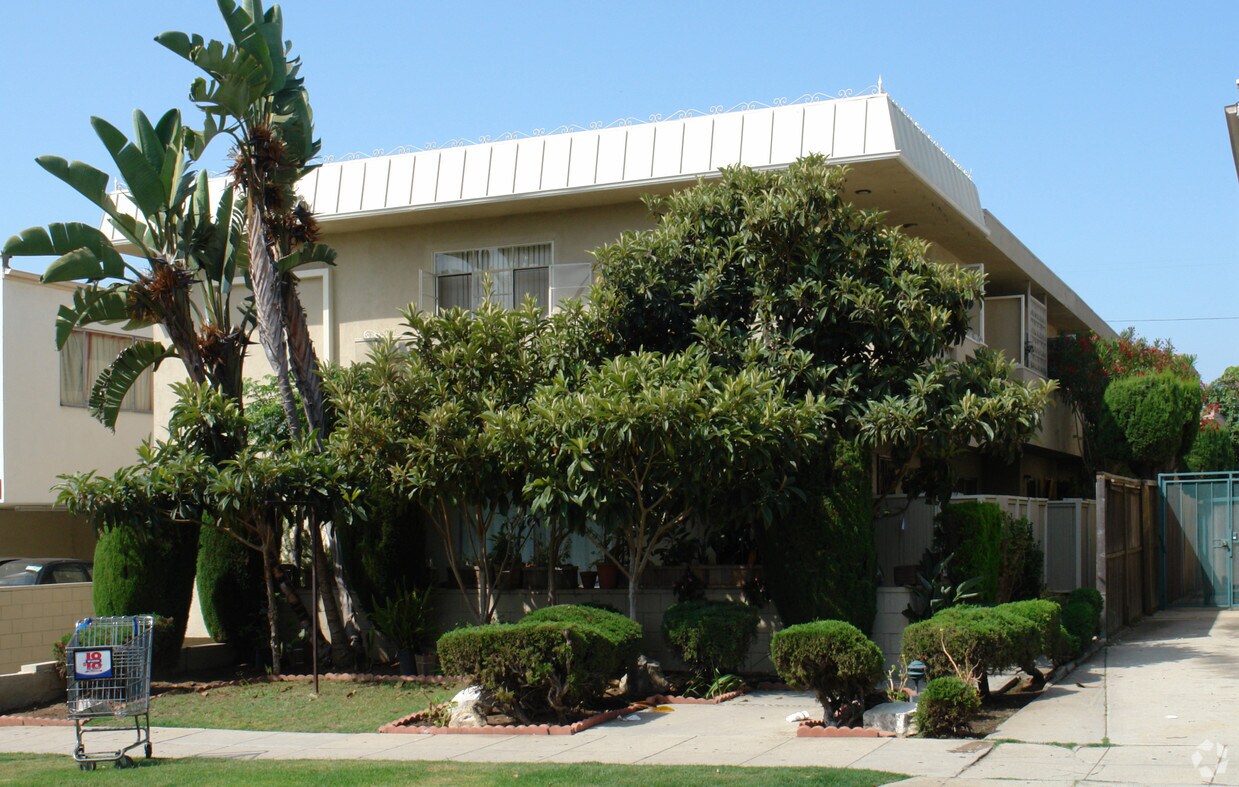 Building Photo - 3527 Mentone Ave