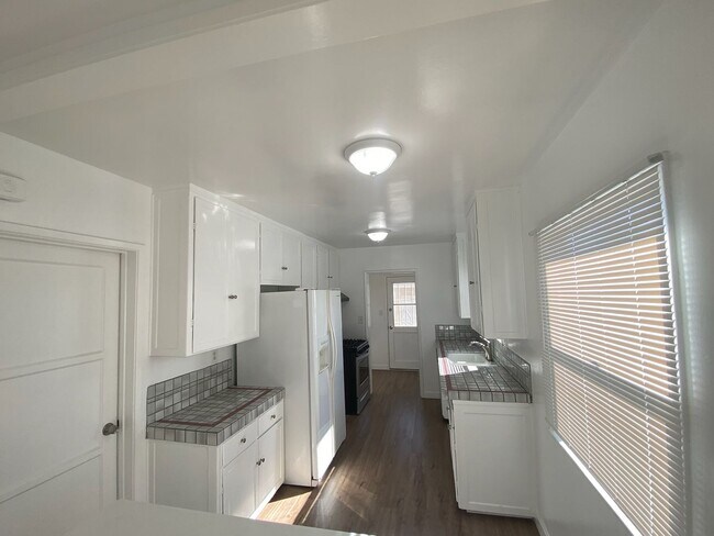 Foto del edificio - Three bedroom home in Lakewood now available!